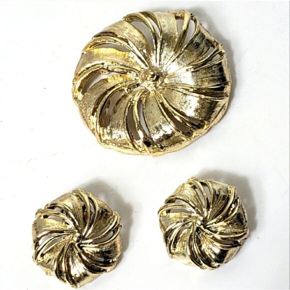 VINTAGE Swirl Pinwheel Brooch & Clip-on Earrings Set - Picture 1 of 6